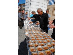 Manavgat'ta Hayırsever İş Adamı 5 Bin Kase Aşure Dağıttı