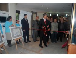 Öğrenciler Öğretmenlerini Tuvale Yansıttı