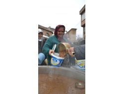 Namaz Sonrası Aşure Dağıtıldı