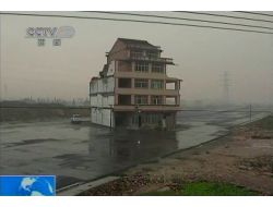 Çin’de Otoyol Üzerinde Ev