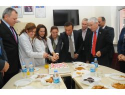 Belediye Başkanı Genç, Öğretmenler Günü'nü Çiçek Ve Pastayla Kutladı