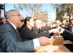 Başkan Baysan , Tekirdağ Valisi Yerlikaya Ve Bakan Şimşek Aşure Dağıttı