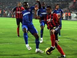 Mersin İdmanyurdu: 0 - Kardemir D. Ç. Karabükspor: 0 (İlk Yarı)