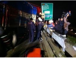 Tem'de Kaza: Araçta Sıkışan Yaralı Güçlükle Çıkarıldı