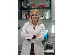 Gribe Karşı Taze Sıkılmış Meyve Suyu Ve Bol Salata