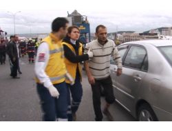 Emniyet Şeridinde Giden Otomobil Yardım Aracına Çarptı (Özel)