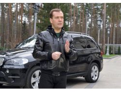 Medvedev, Trafik Cezalarının 16 Bin Dolara Çıkarılmasını İstedi