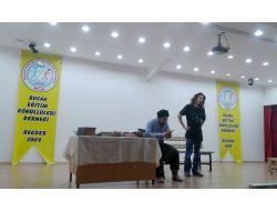 Öğretmenler Günü'ne Tiyatrolu Kutlama