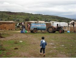 Lübnan’a Sığınan Suriyeli Aileler, Zor Şartlarda Yaşam Mücadelesi Veriyor