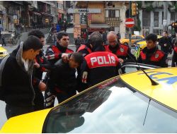 Taksiyle Esrar Taşırken Yakalandılar