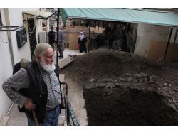 Tarihi Yeni Cami’ndeki Betonarma Kısımlar Yıkılıp Tekrar İnşa Edilecek