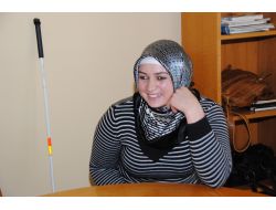 Görme Engelli Azime: Hukuk Fakültesini Kazanarak Avukat Olmak İstiyorum