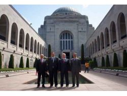 Vali Tuna, Avustralya Ve Yeni Zelandalı Bakanlarla 2015’i Görüştü