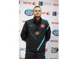 Enes Erkan'ın Dünya Şampiyonluğu Kafileyi Sevince Boğdu