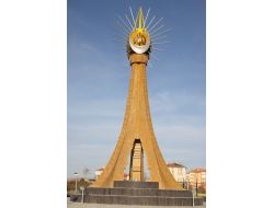 Akyurt Misafirlerini Dev Şehitlik Anıtı İle Karşılıyor