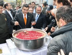 Ordu Emniyet Müdürlüğü'nün Organizasyonuyla Yüzlerce Kişiye Aşure Dağıtıldı