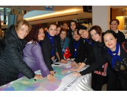 Kadınlar, Şiddete Karşı 'El İzi' Bıraktı