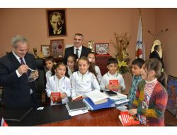 Miniklerden Protokole Aşure İkramı