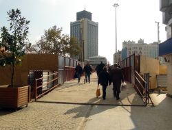 Taksim'e Geçici Üst Geçit, Vatandaşları Memnun Etti!