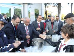 Burdur Belediyesi Aşure Dağıttı