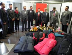 Tobb, İhtiyaç Sahibi Öğrencilere Bot Ve Mont Yardımında Bulundu