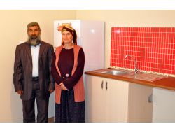 Çadırdan Kurtulan Romanlar, Sevincini Göbek Atarak Gösterdi