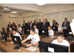 Engellerini 'Konuşan Eller' Projesi İle Aşacaklar