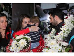 Fransa'da Tarih Yazan Karate Milli Takımı Coşkuyla Karşılandı