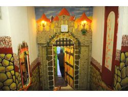 Rus Ressam Yaşadığı Apartmanı Resim Galerisine Çevirdi