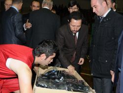 Atb, İhtiyaç Sahibi Bin Öğrenciye Eşofman Dağıttı