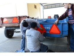Antalya'da 200 Traktör Römorkuna Ücretsiz Reflektör Takıldı