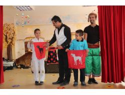 Menderes Koleji Öğrencileri, Afacan Çocuk Tiyatrosu İle Moral Buldu