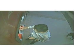 Atm'de Unutulan Kredi Kartıyla İşlem Yapan Şahıs Yakalandı