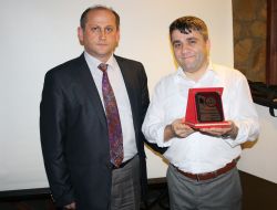 Yalıköy İlköğretim Okulu Öğretmenlerine Plaket Verildi