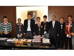 Kaymakam Bingöl, Satranç Şampiyonlarını Ödüllendirdi