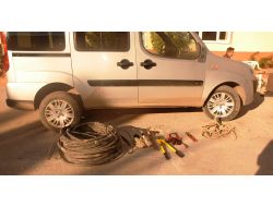 Aynı Yerde Hırsızlık Yaparken Yakalandılar