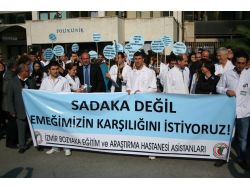 Asistan Doktorlar Çalışma Şartlarını Protesto Etti
