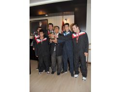 Engelli Sporcular, Kupa Sevincini Kaymakam Bulgurlu İle Paylaştı