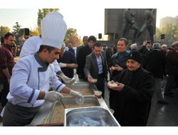 Ankara Büyükşehir Ve Gazi Üniversitesi, Kızılay'da Aşure Dağıttı