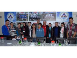 Başkan Büyükaslan, Başarılı Sporculara Sahip Çıktı