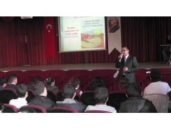 Emniyet, Öğrencileri Terör Konusunda Bilgilendiriyor