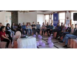 6 Ülkeden 30 Genç, Sosyal Medyayı Tartışıyor