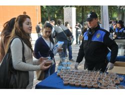Polis, Üniversite Öğrencilerine Aşure Dağıttı