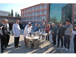 Gaziantep Lisesi İki Bin Kişiye Aşure Dağıttı