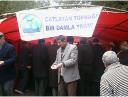 Yağmur Derneği Aşure Dağıttı