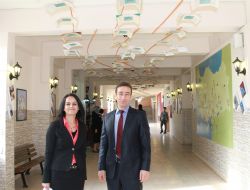 Okuldaki 'Edebiyat Sokağı' Öğrencileri Kitapla Buluşturuyor