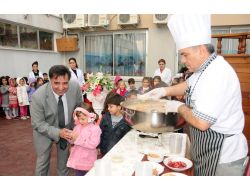 Şehzade Mehmet İlköğretim Bin 500 Kişilik Aşure Dağıttı