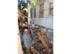 Merzifon'da 60 Yaşındaki Kadının Evinden 3 Kamyon Çöp Çıkarıldı