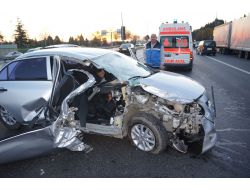 Tır’a Arkadan Çarpan Otomobildeki Baba-oğul Yaralandı (Özel)