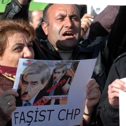 Dersim Mitinginde CHP ve Öymen'e Tepki